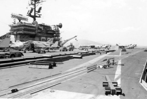 Uss kitty hawk flight deck maintenance